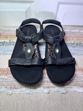 Aetrex Black T-Strap Women's Sandals with Center Jewel